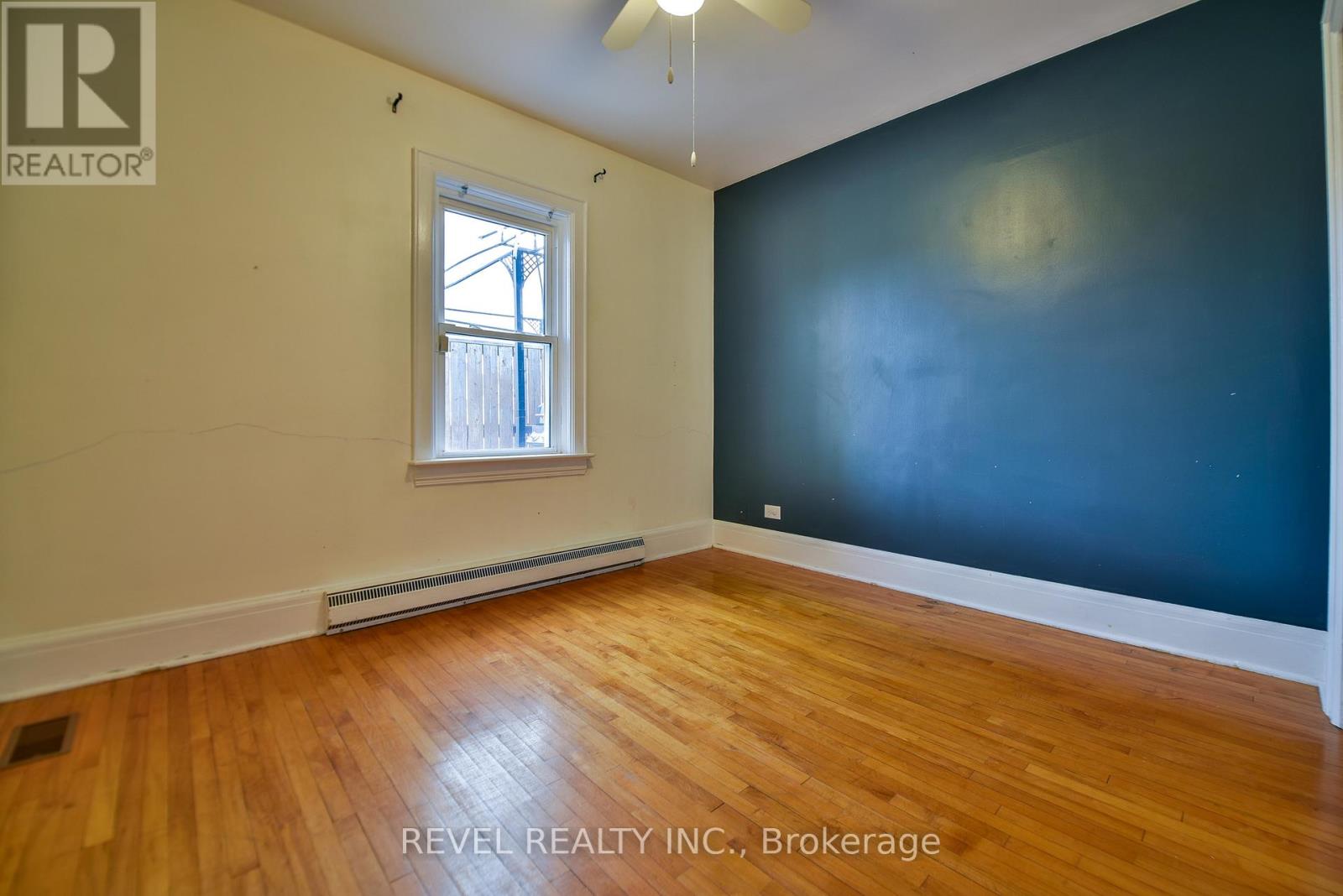 418 MAPLE STREET S - 19