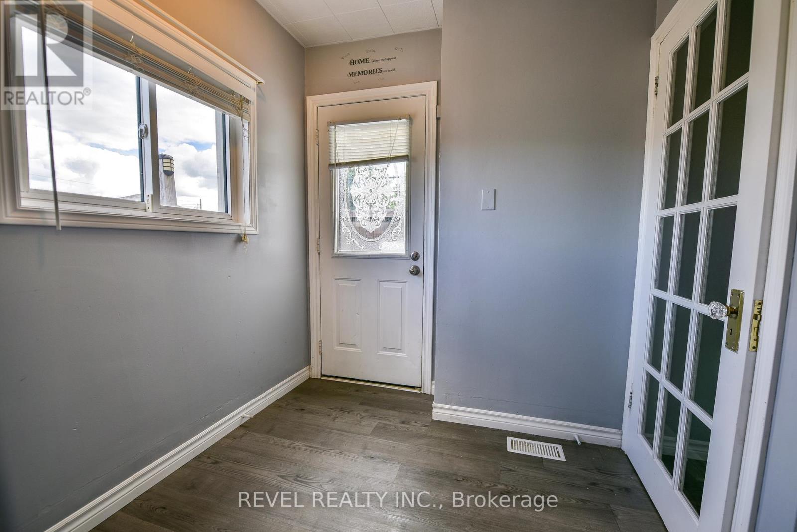 418 MAPLE STREET S - Image 26