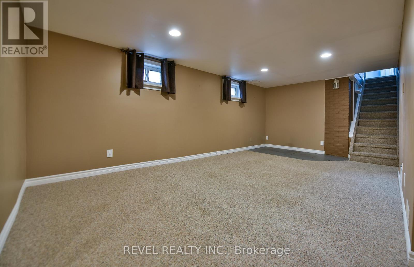 418 MAPLE STREET S - Image 27