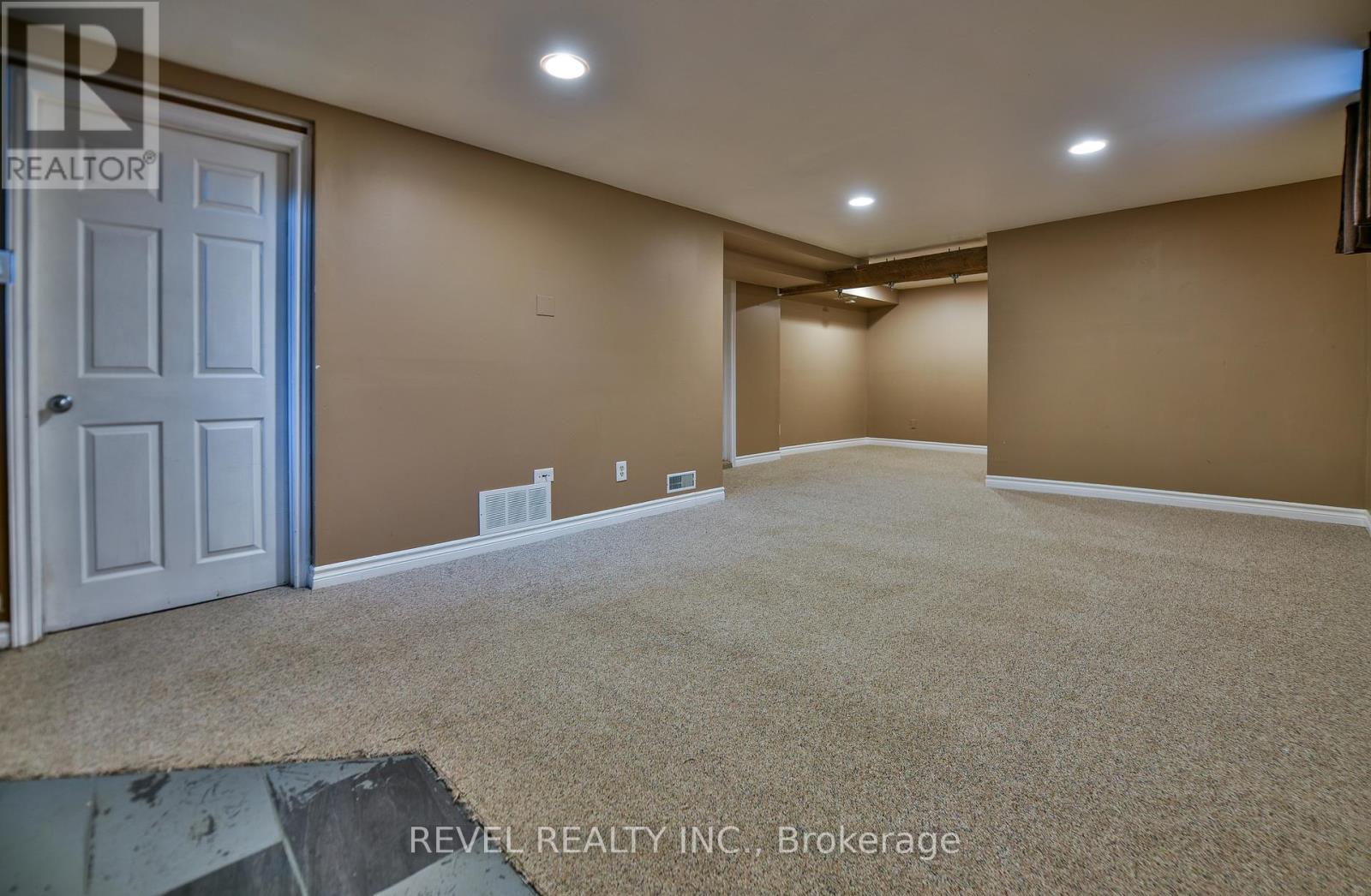 418 MAPLE STREET S - 29