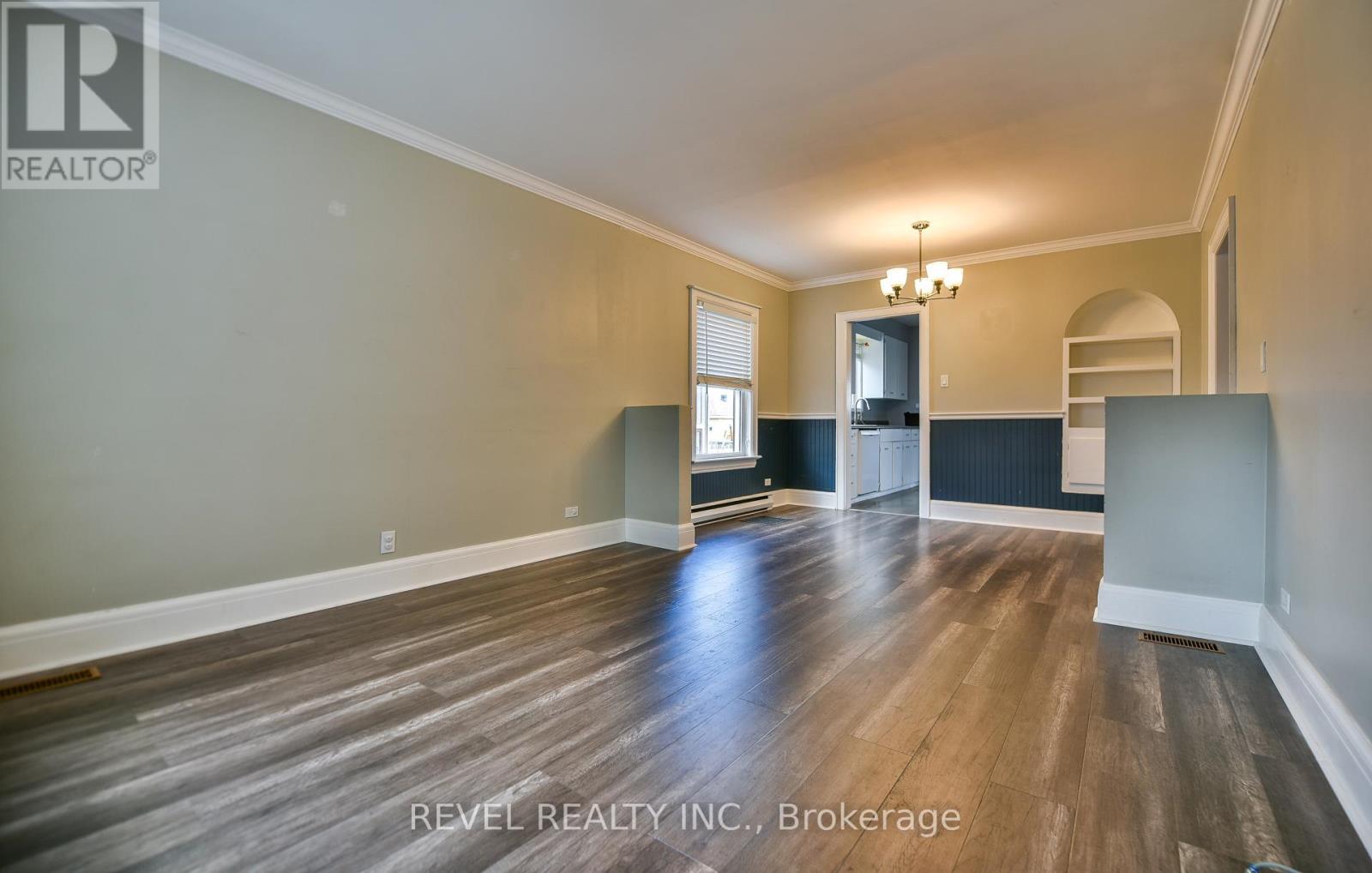 418 MAPLE STREET S - 9