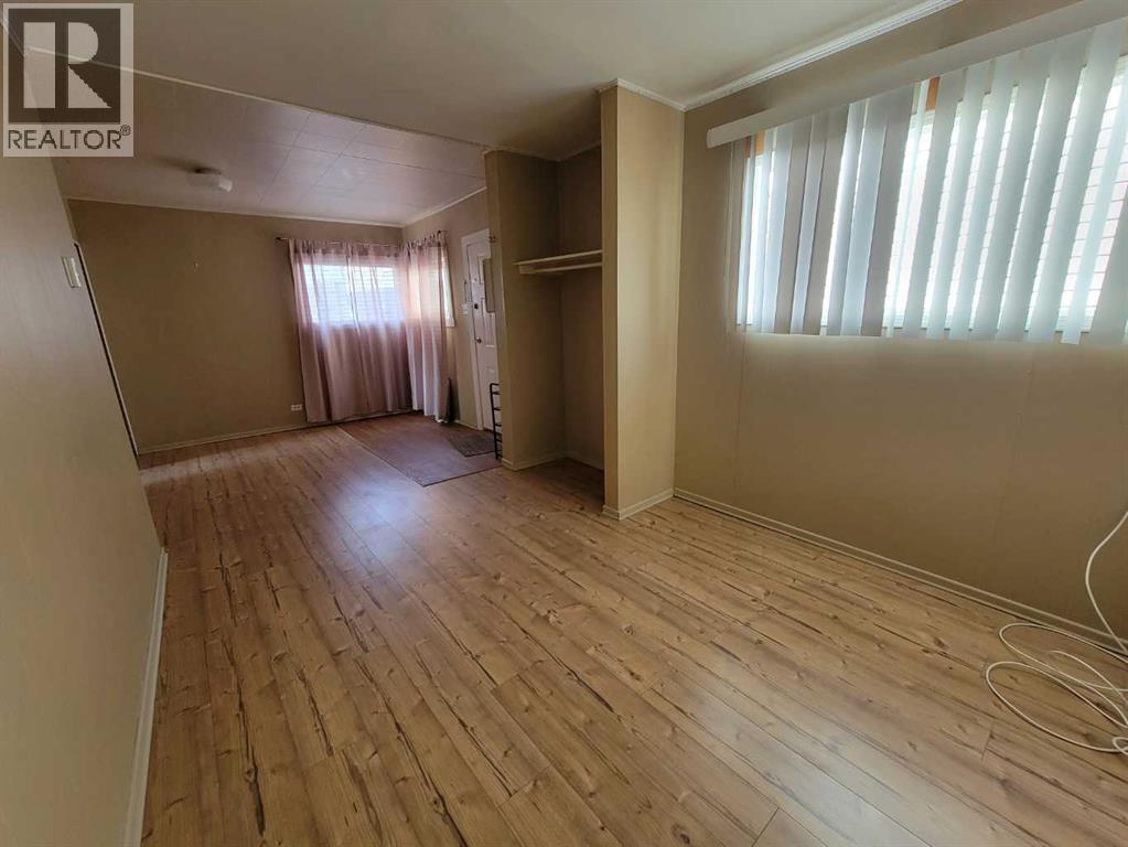 137 14 Street N - 11