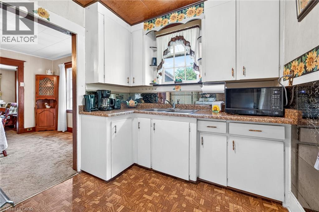 63 ROBINSON Street S - 12