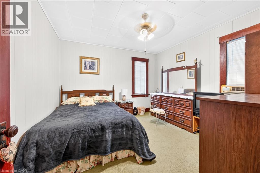 63 ROBINSON Street S - 21