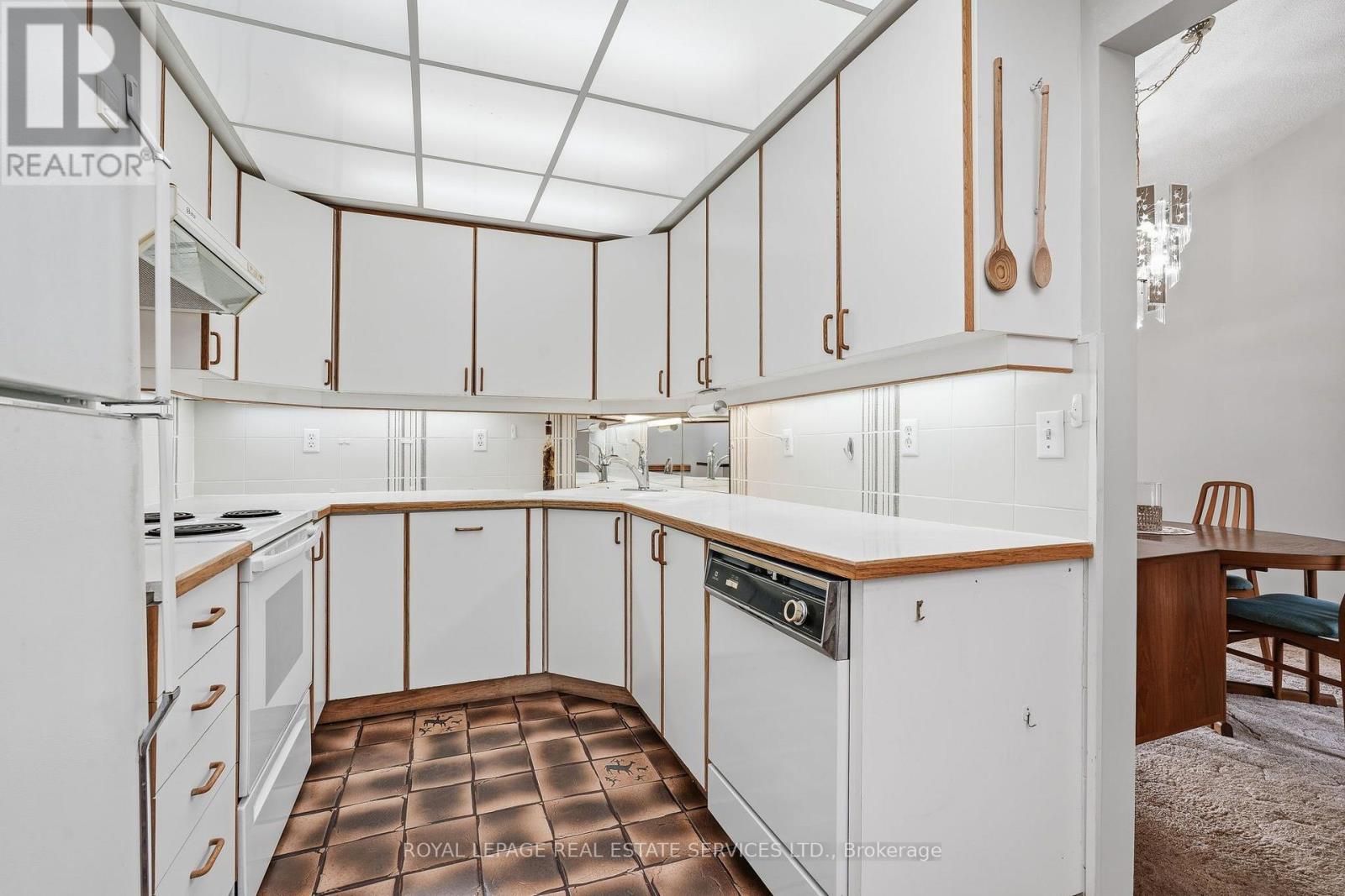 60 BOWSHELM COURT - 12