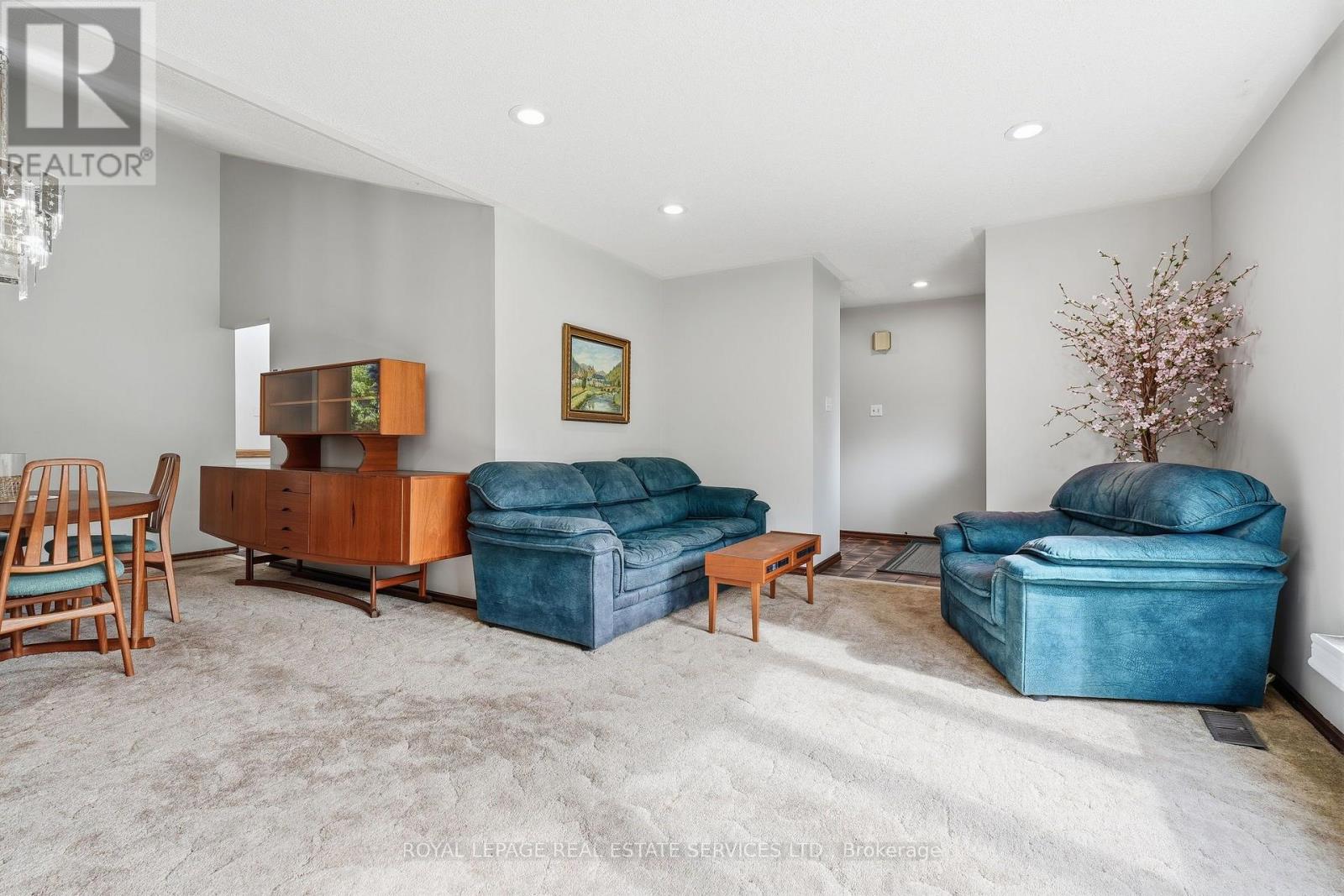 60 BOWSHELM COURT - 6