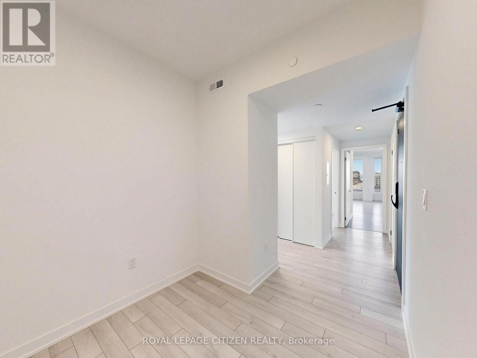 #814 1005 DUNDAS STREET - 25