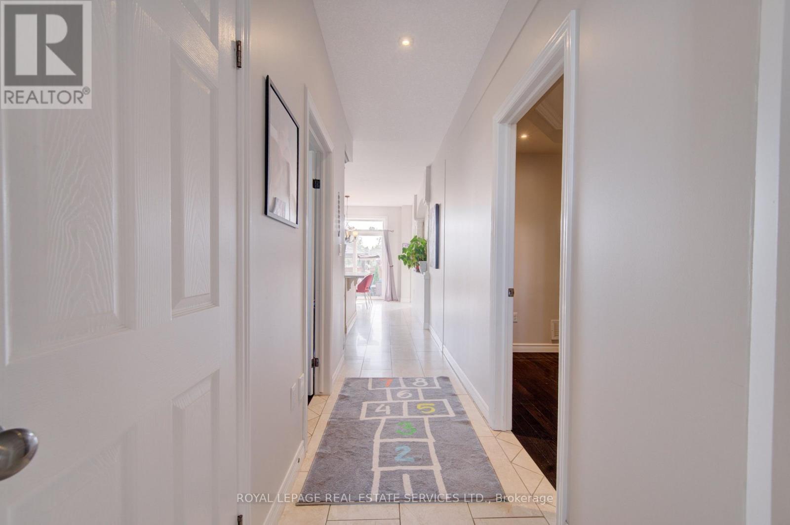 4 CHARTWELL CIRCLE S - 6