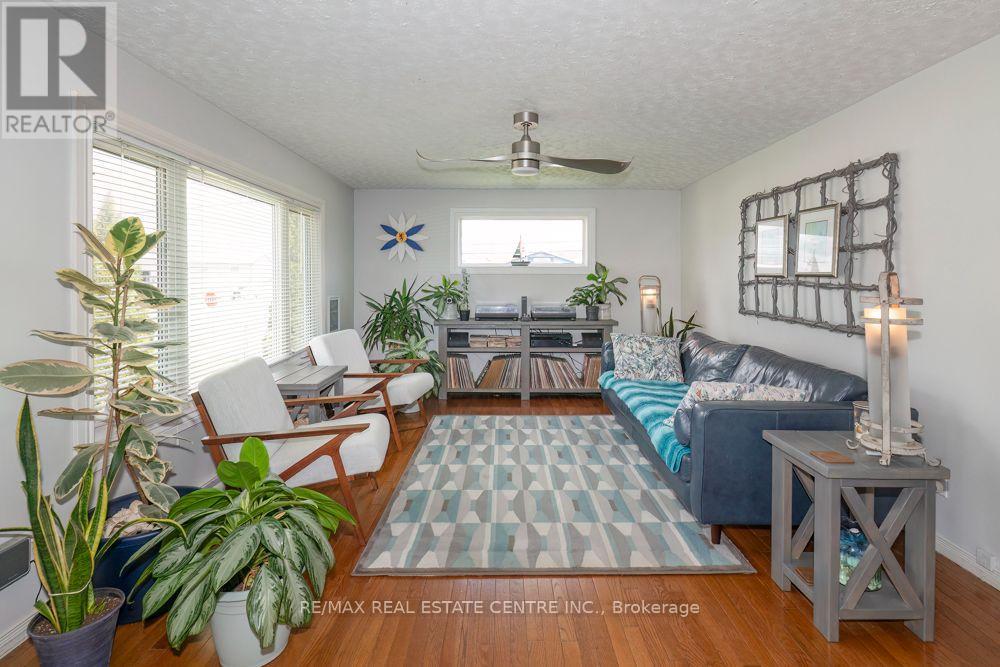 111 ELIZABETH STREET W - 5