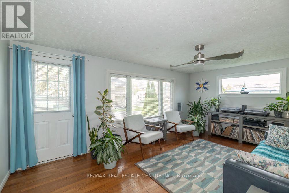 111 ELIZABETH STREET W - 7