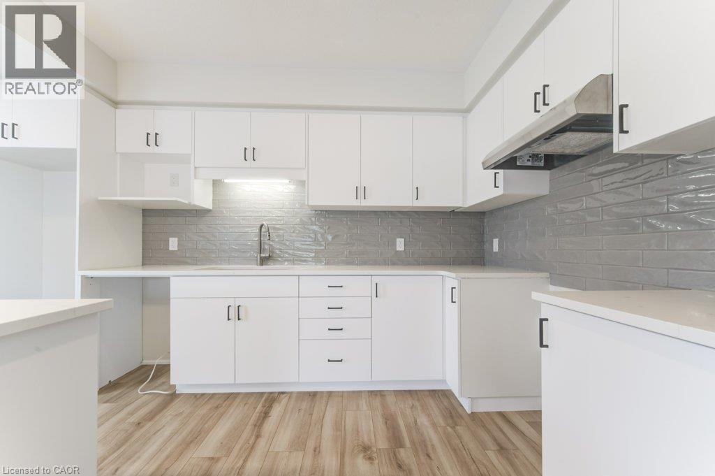 686 BENNINGER Drive - Image 14