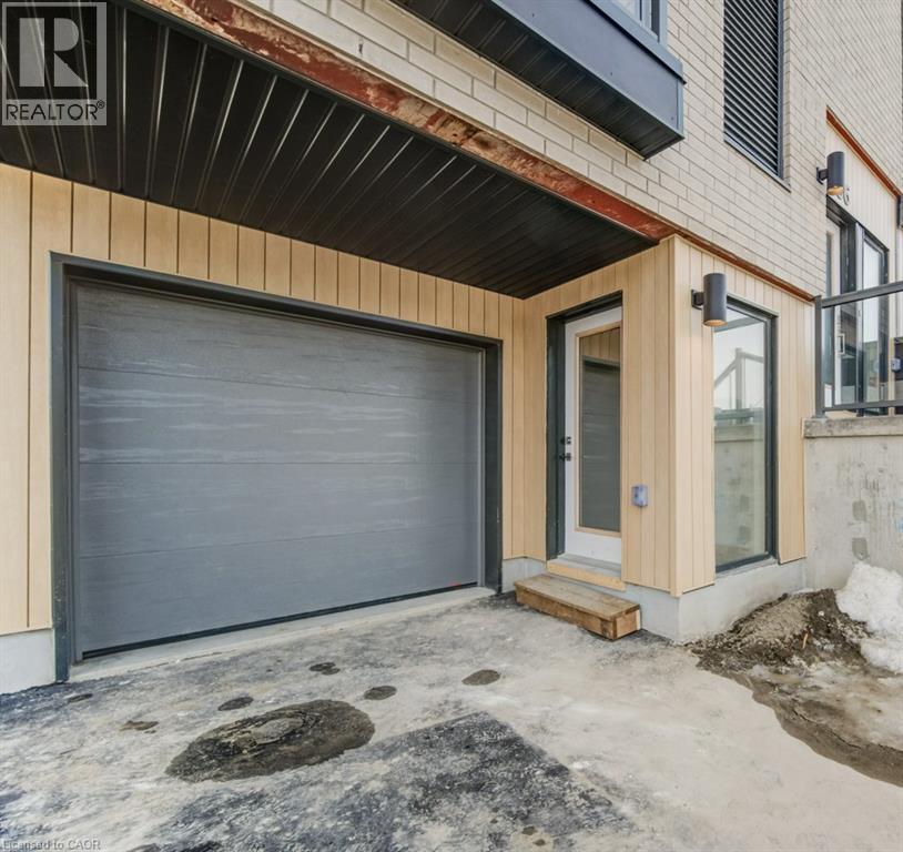686 BENNINGER Drive, Kitchener — photo 4