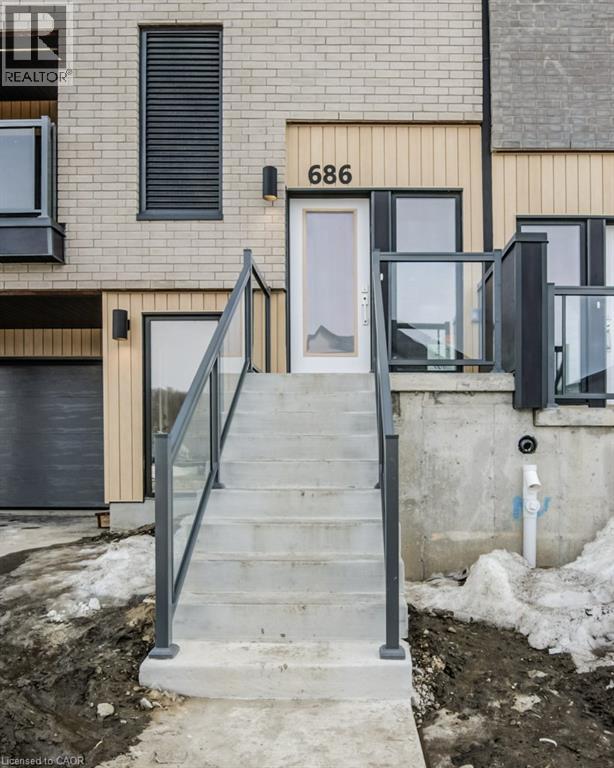 686 BENNINGER Drive, Kitchener — photo 5