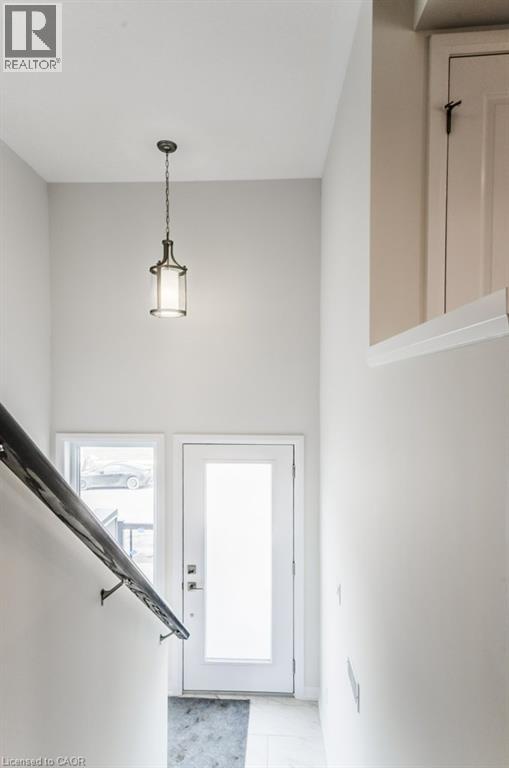 686 BENNINGER Drive, Kitchener — photo 6
