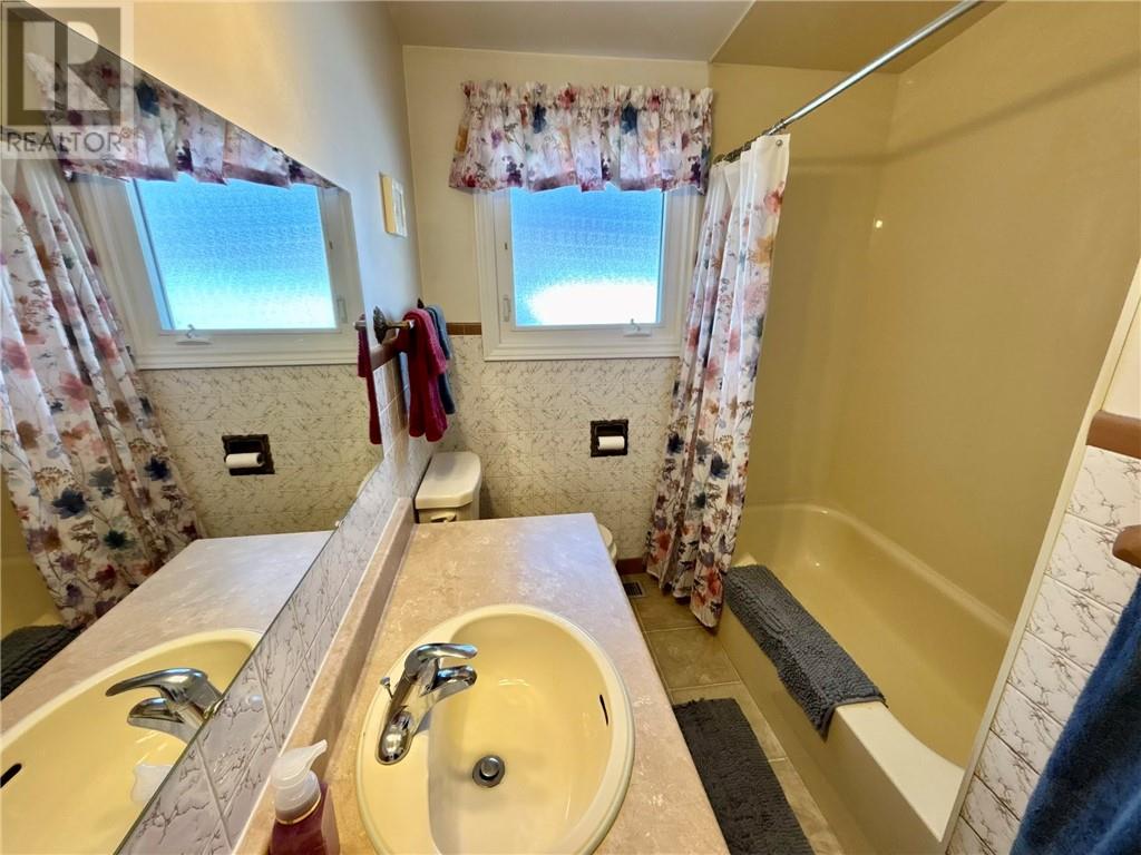 645 Churchill Avenue - 11