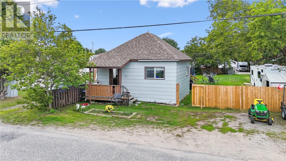 425 WOOD Street - 2