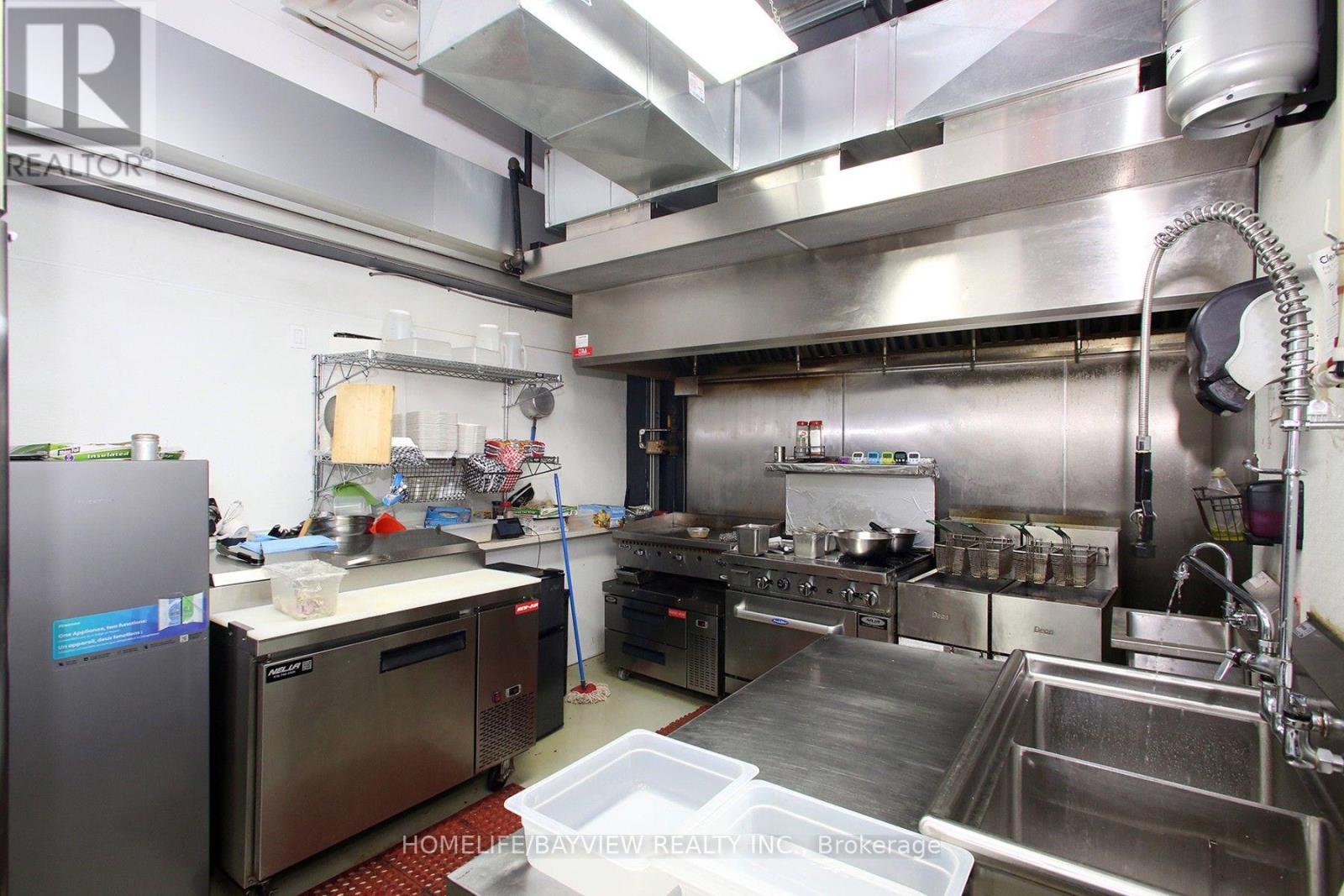 7215 Goreway Drive — photo 30