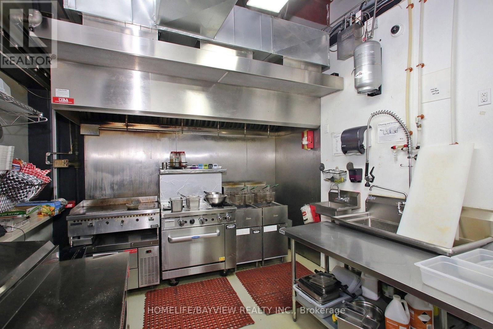 7215 Goreway Drive — photo 27