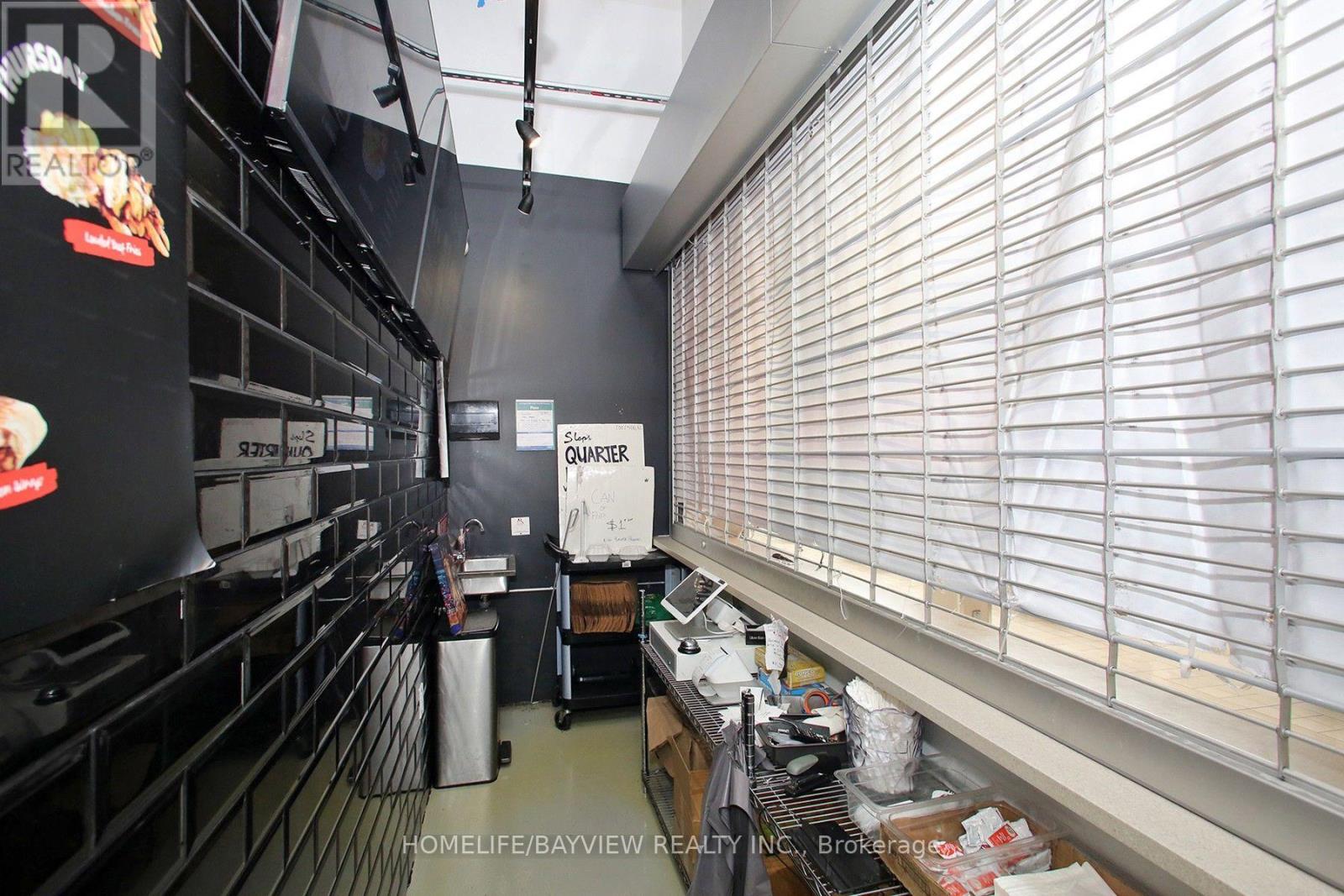 7215 Goreway Drive — photo 32