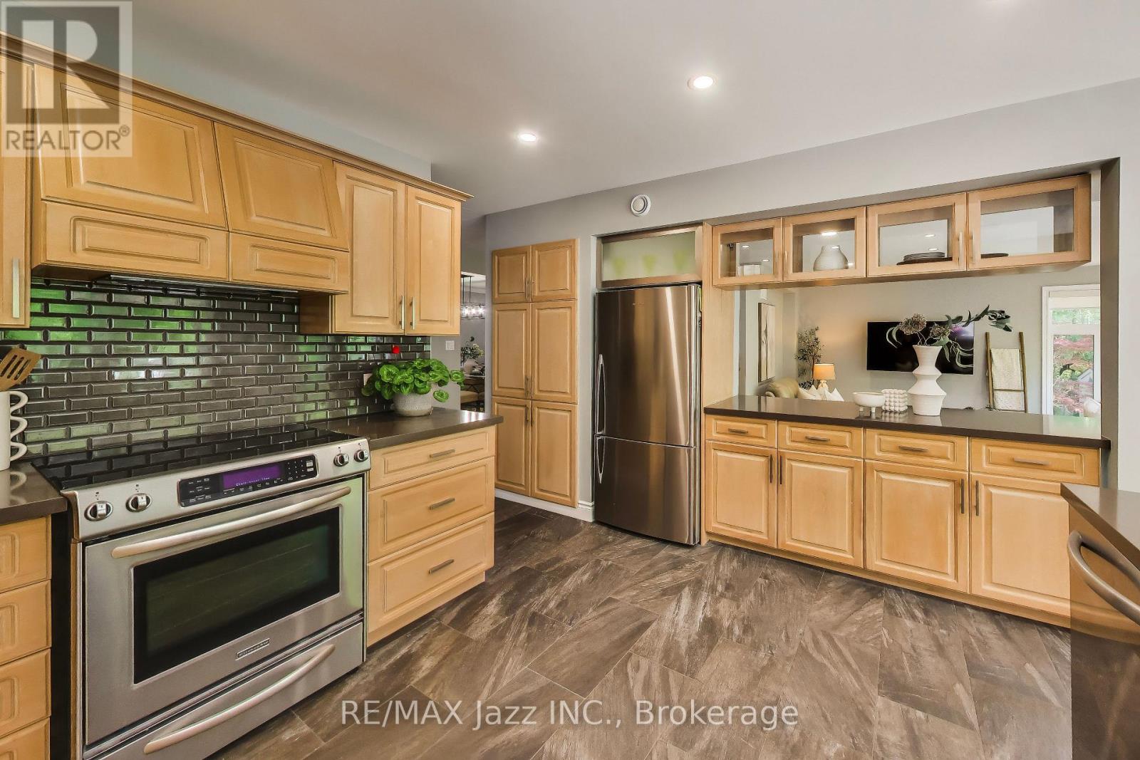 45 WINDSOR VALLEY PLACE - 12