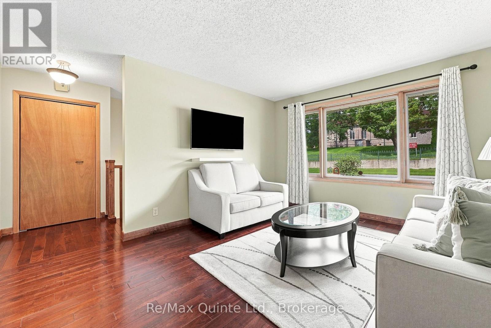51 BAY STREET - Image 9