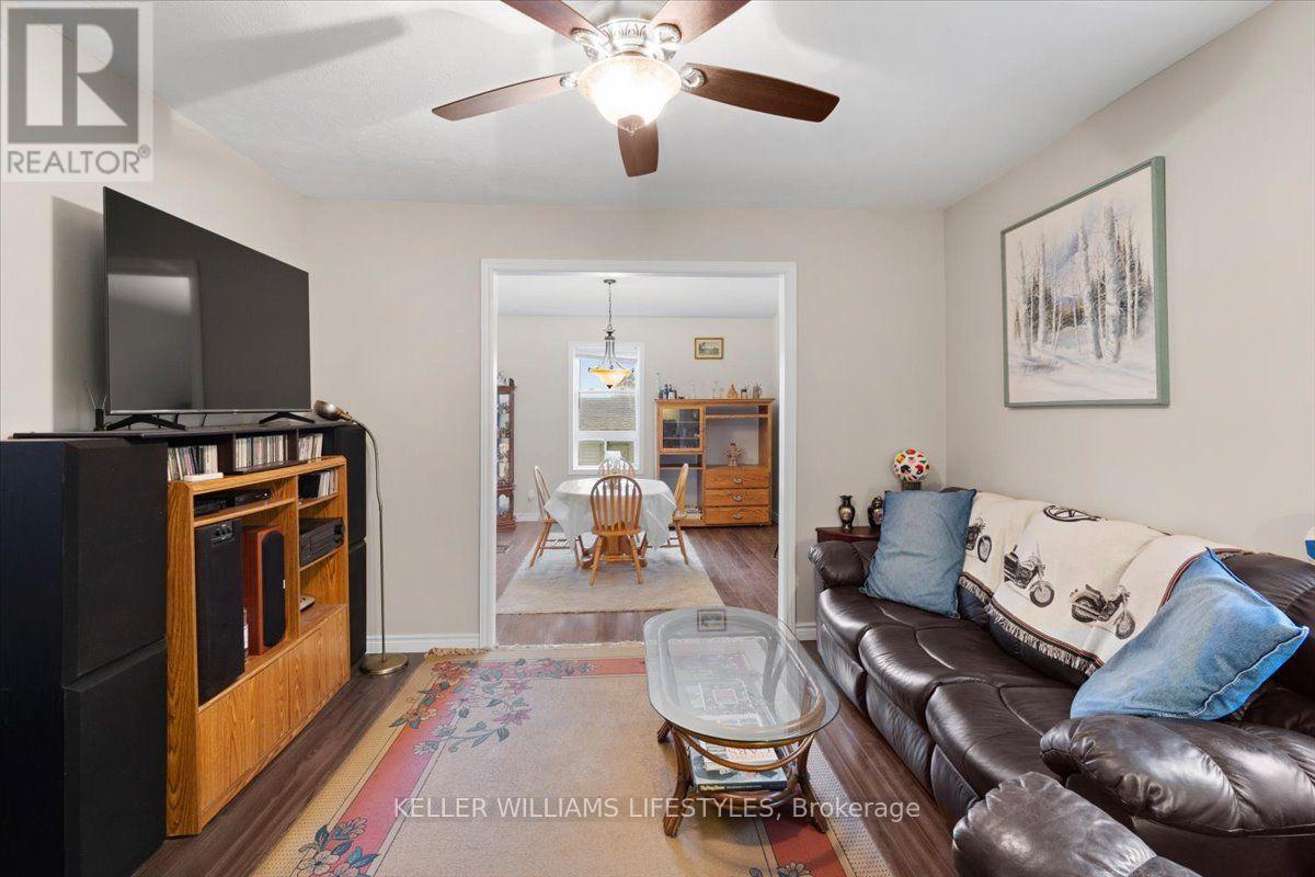 61 MAIN STREET W - 10