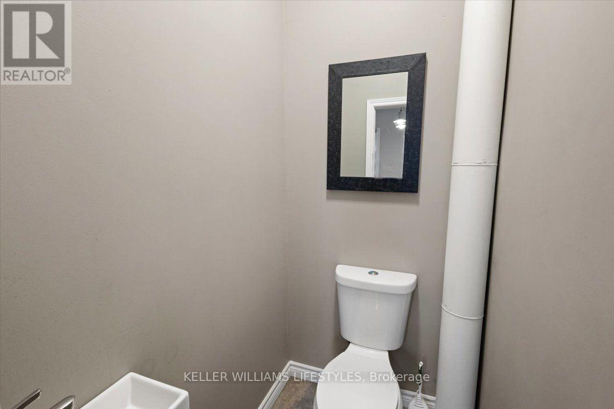 61 MAIN STREET W - Image 23