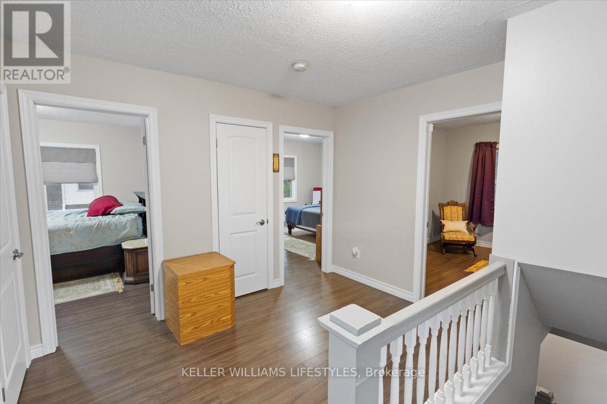 61 MAIN STREET W - 24