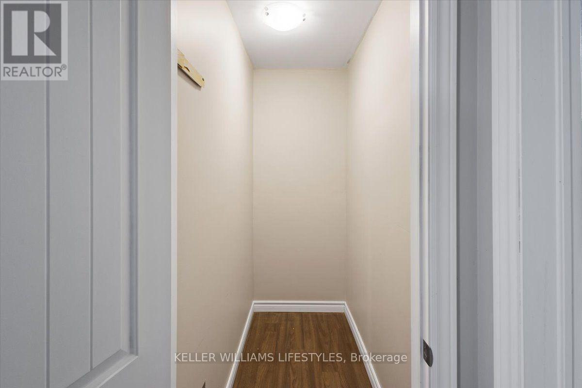 61 MAIN STREET W - 27