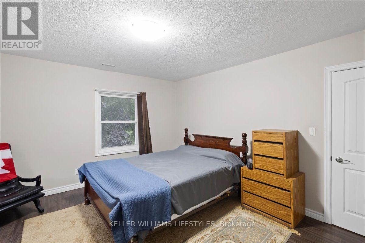 61 MAIN STREET W - 29
