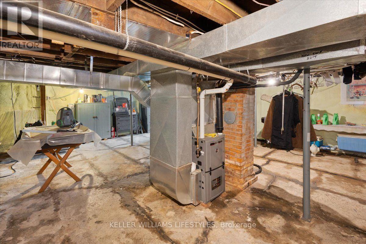 61 MAIN STREET W - 36