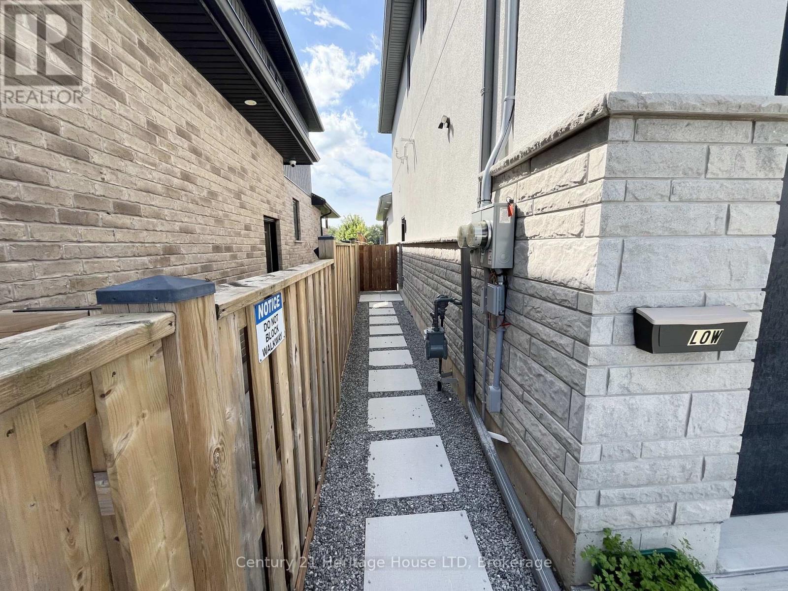 LOWER UNIT - 99A MOFFATT STREET, St. Catharines (Oakdale) — photo 2