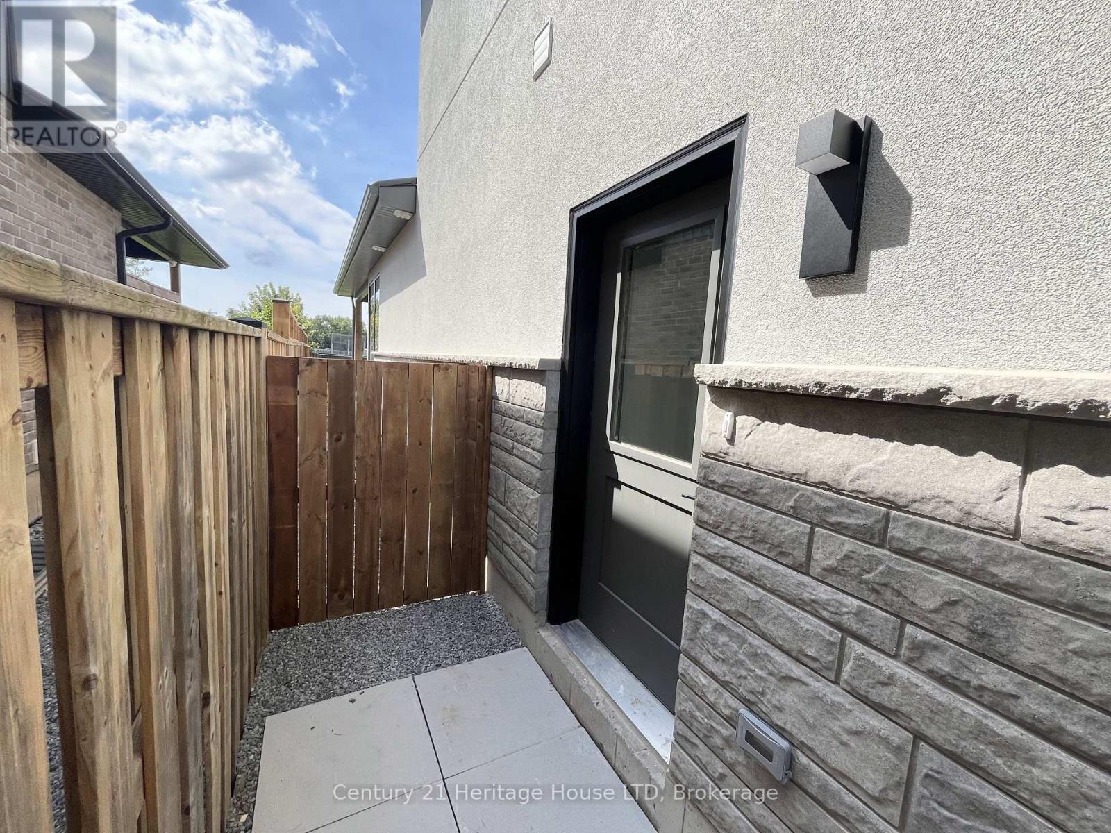 LOWER UNIT - 99A MOFFATT STREET, St. Catharines (Oakdale) — photo 3