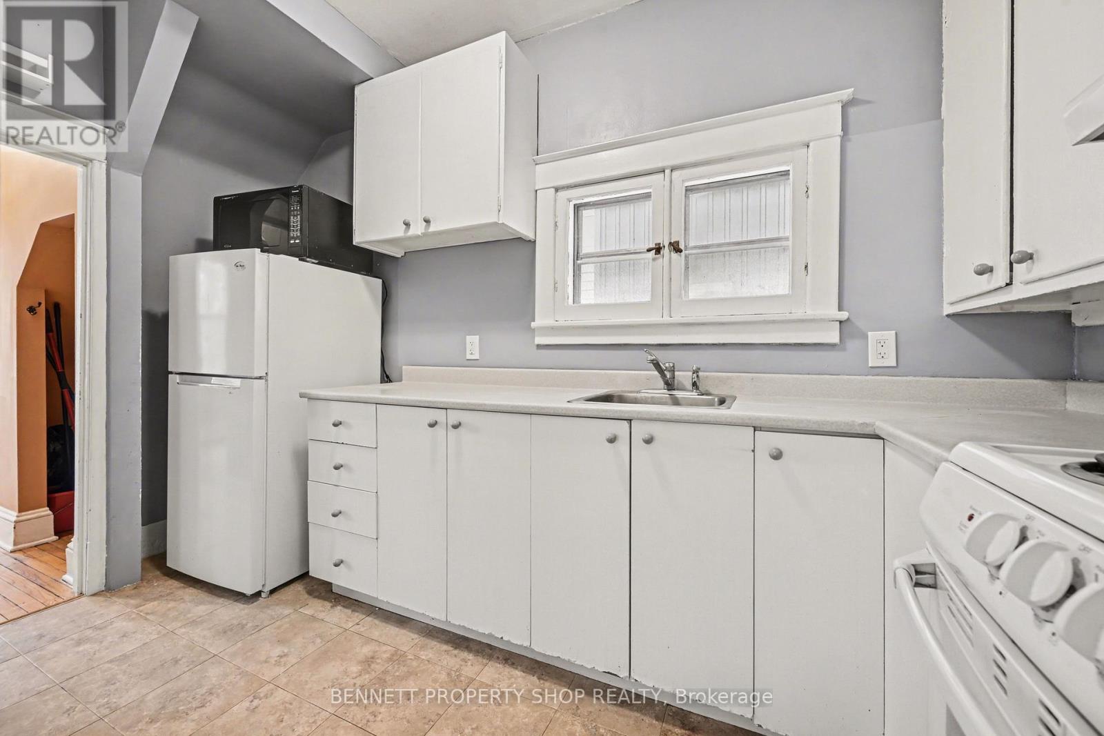 56 SMIRLE AVENUE - 3