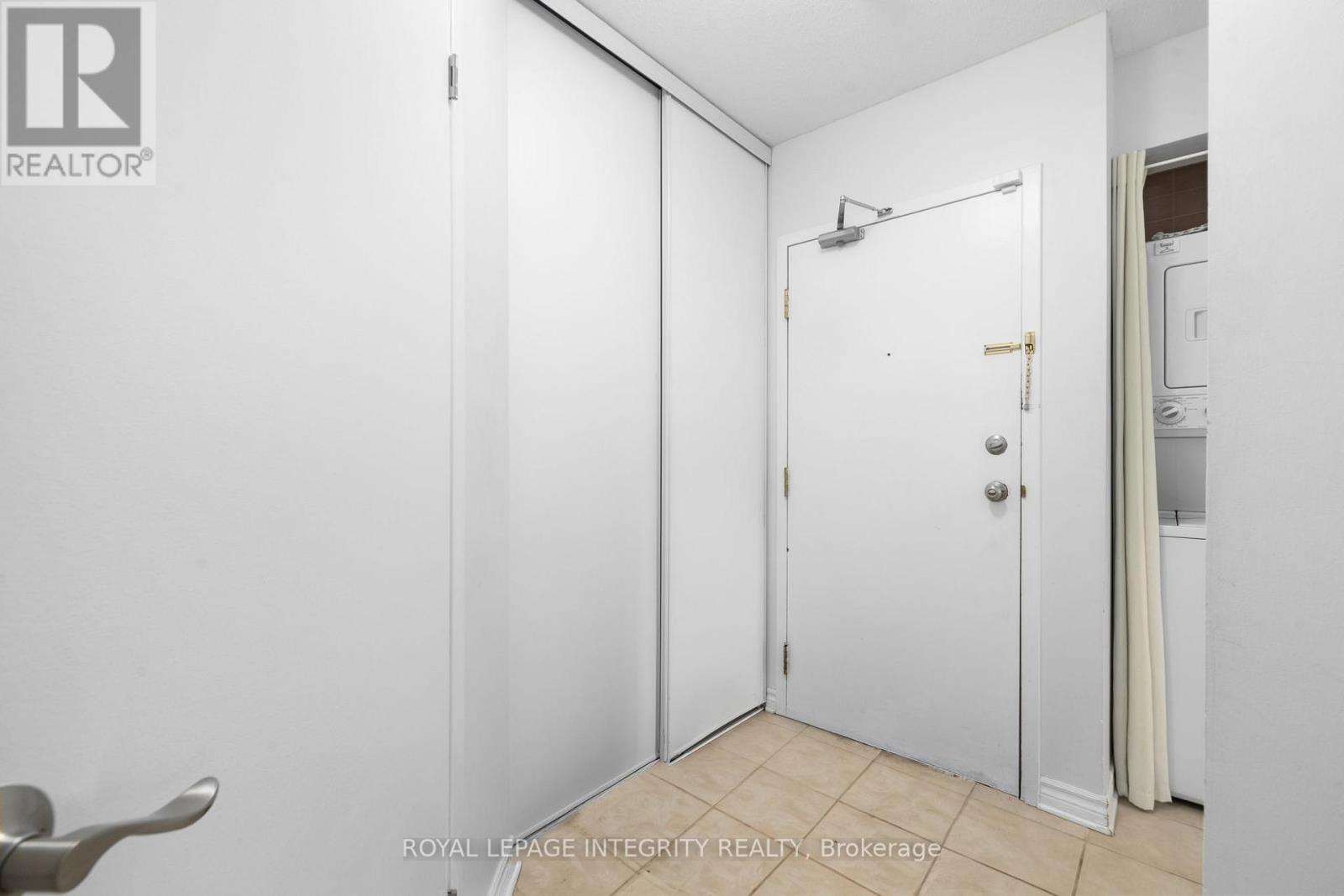 Foyer reversed