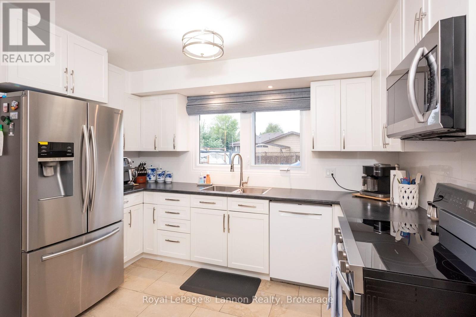 404 RIVERVIEW DRIVE - 10