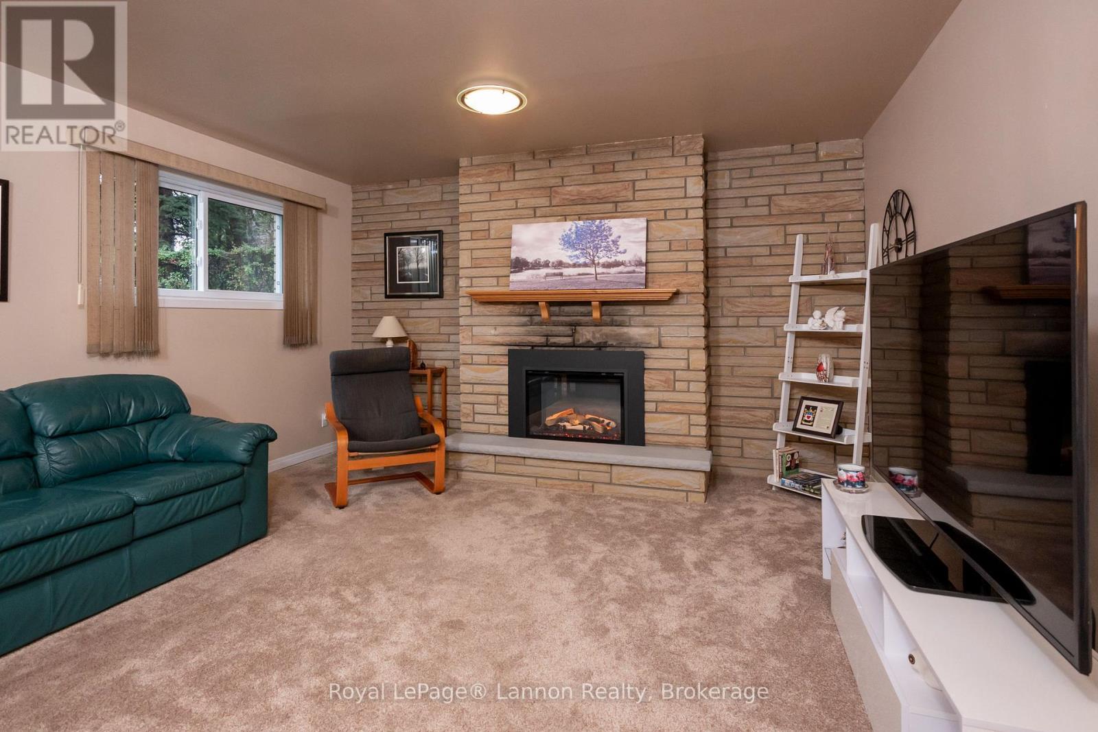 404 RIVERVIEW DRIVE - 27
