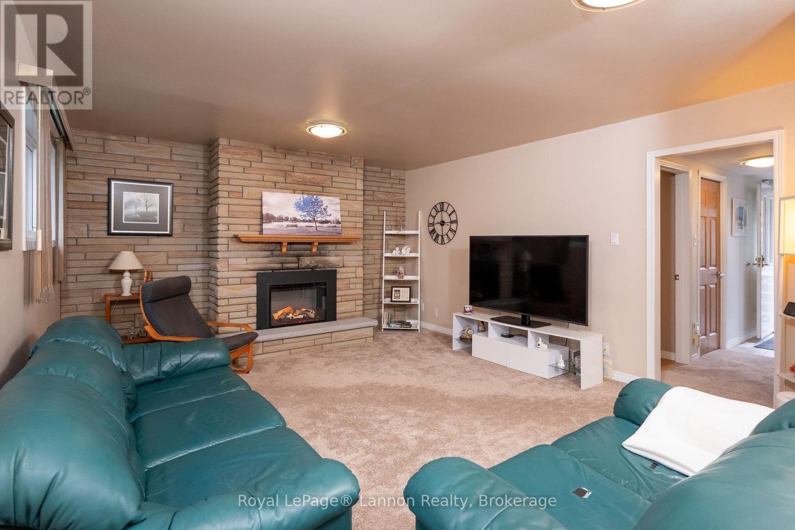 404 RIVERVIEW DRIVE - 29
