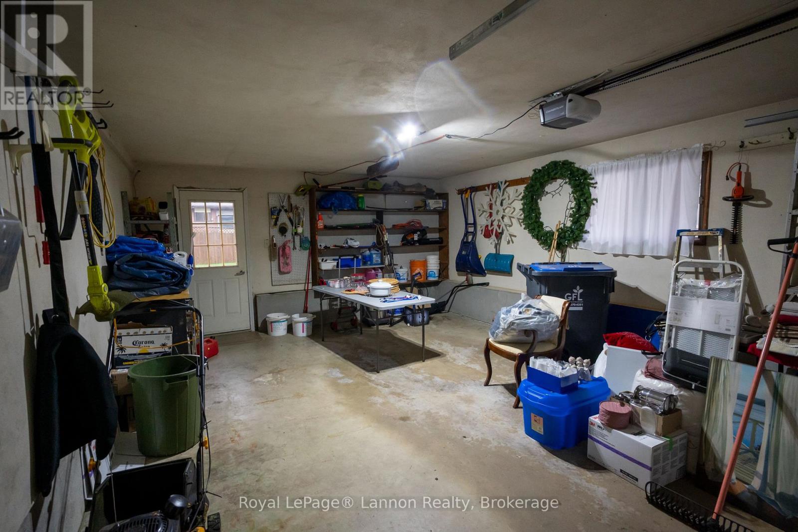 404 RIVERVIEW DRIVE - Image 32
