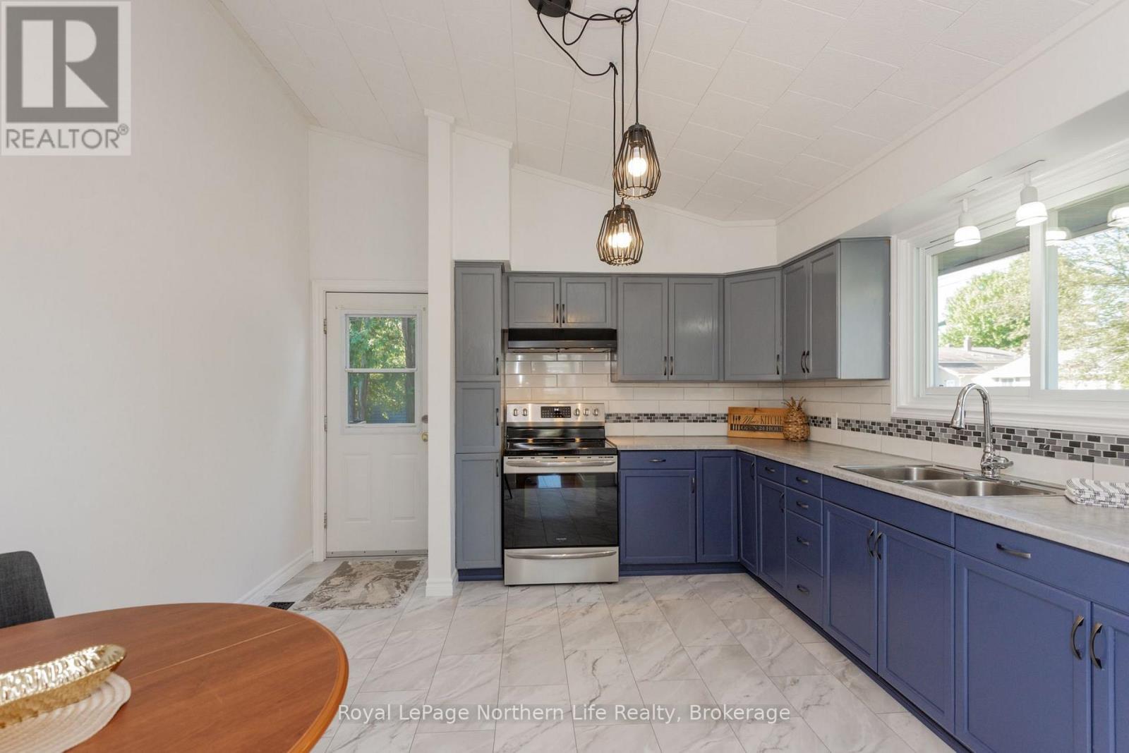 248 LEE AVENUE - 14