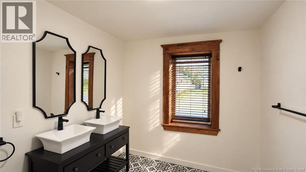 470 Riverside Drive - Image 32