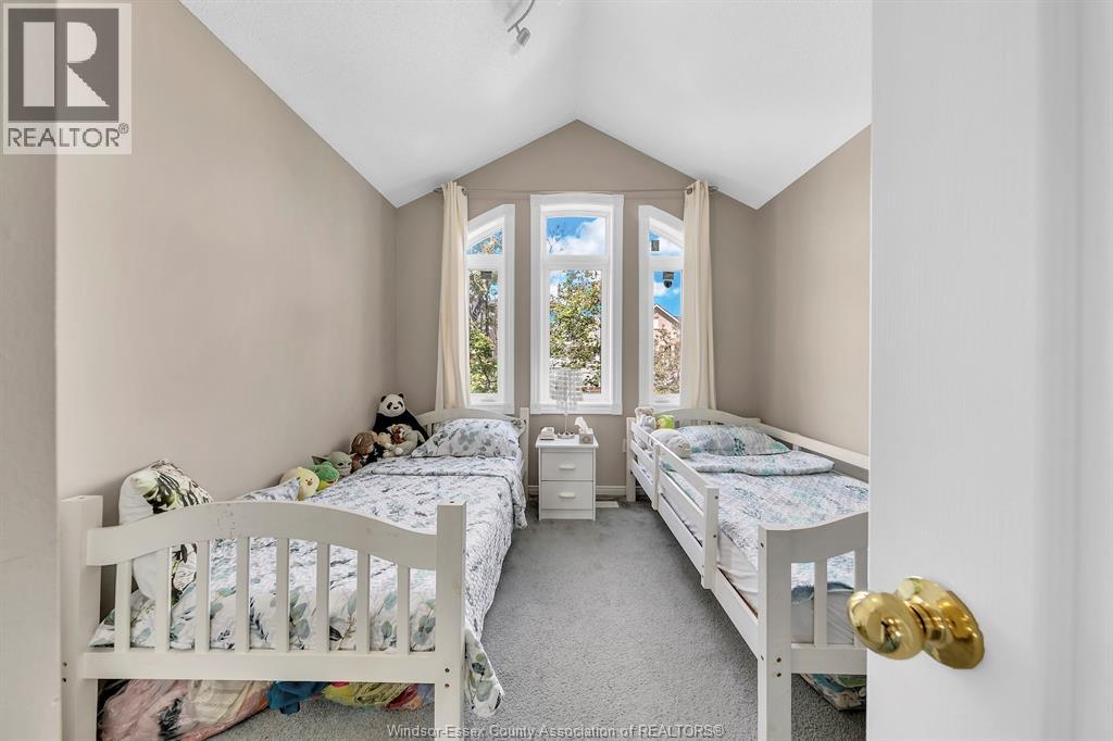 #46 35 TANIA CRESCENT - 19