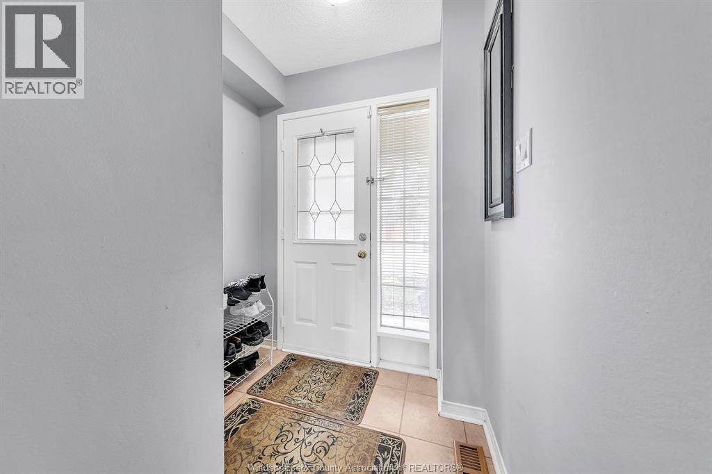 #46 35 TANIA CRESCENT - 2