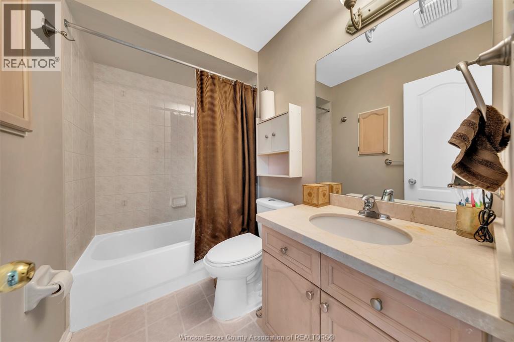 #46 35 TANIA CRESCENT - 27
