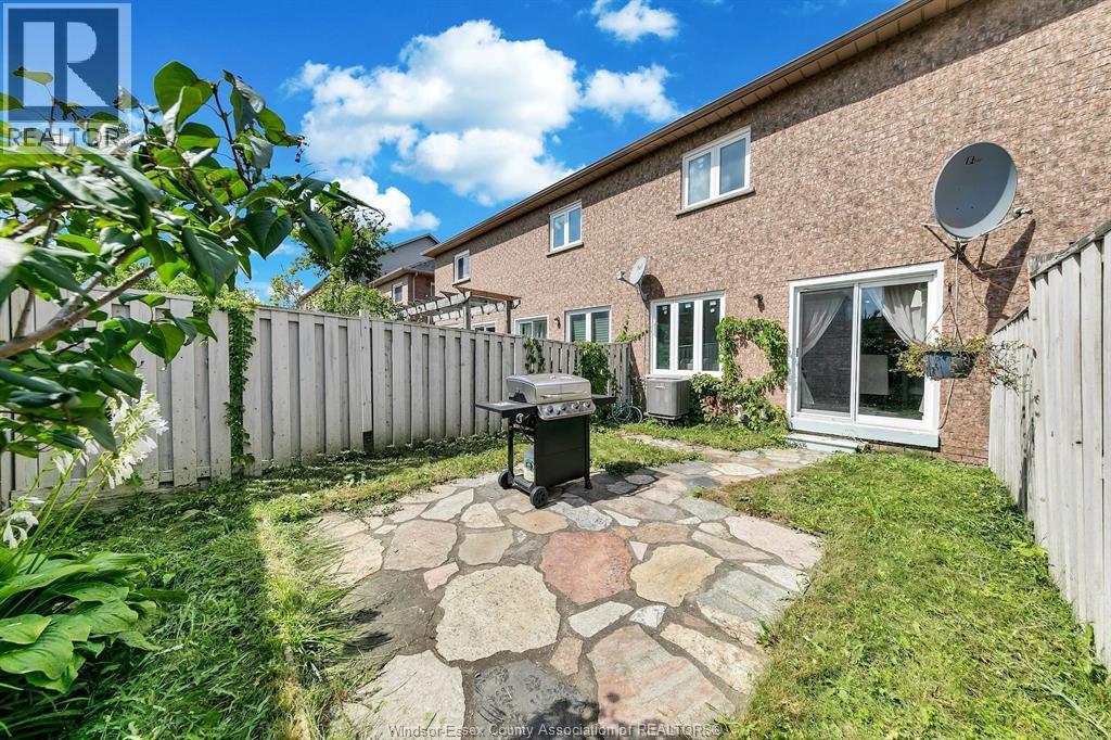 #46 35 TANIA CRESCENT - 31