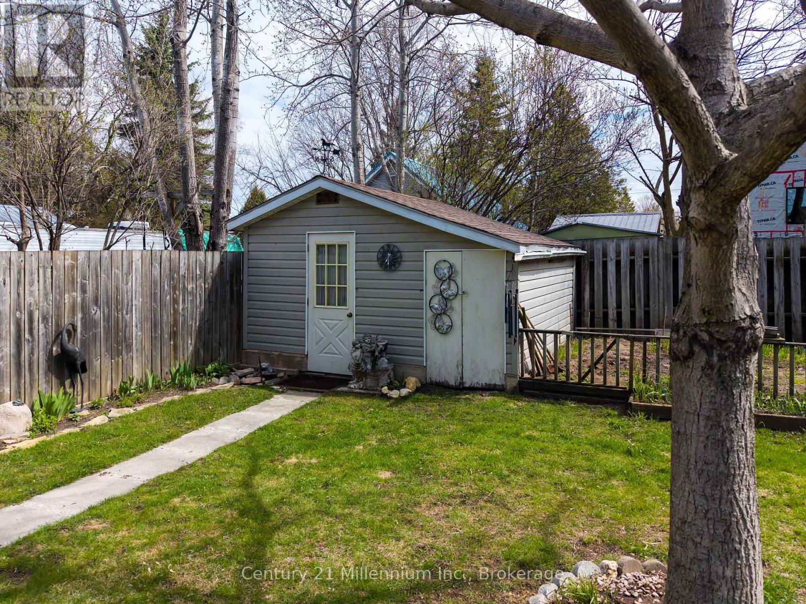 67 EAST STREET E - Image 17