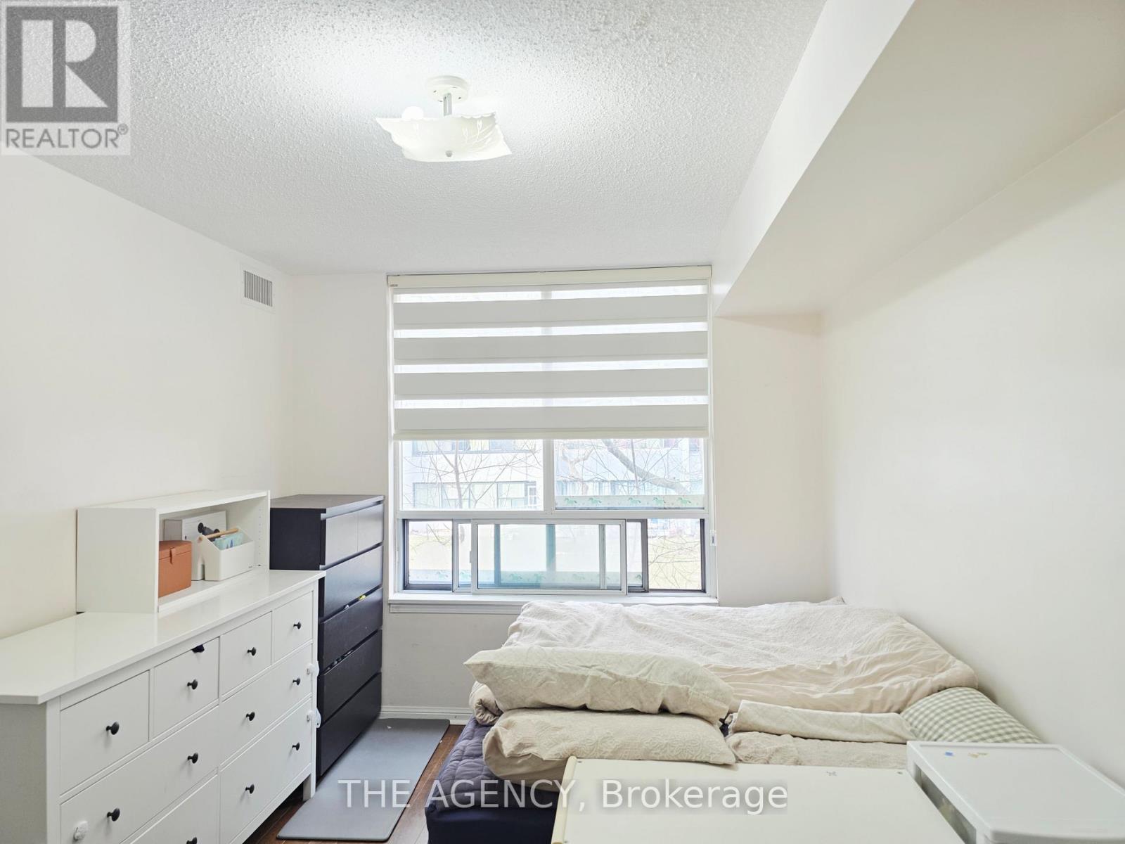 #207 5940 YONGE STREET - 4