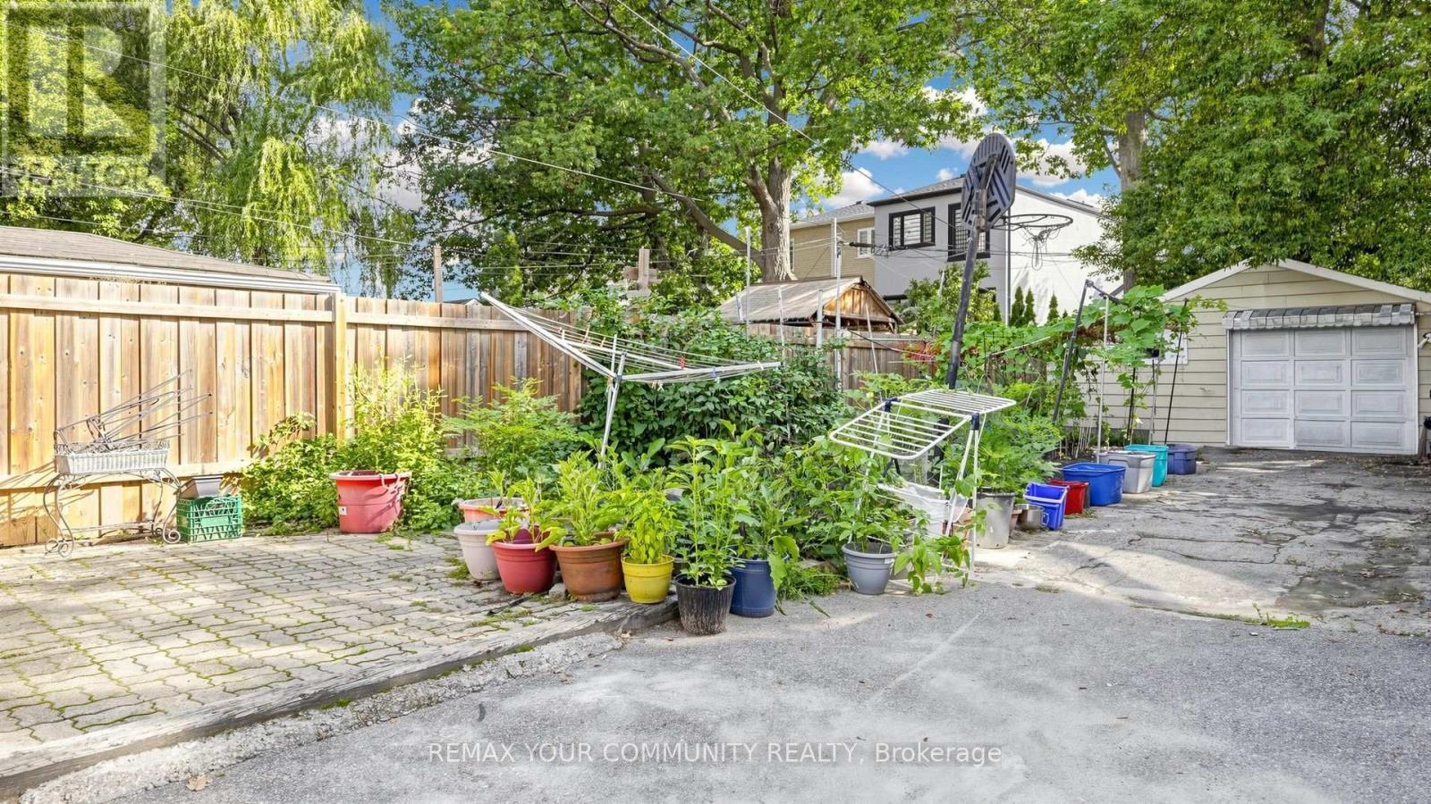 73 ROBINSON AVENUE - 30