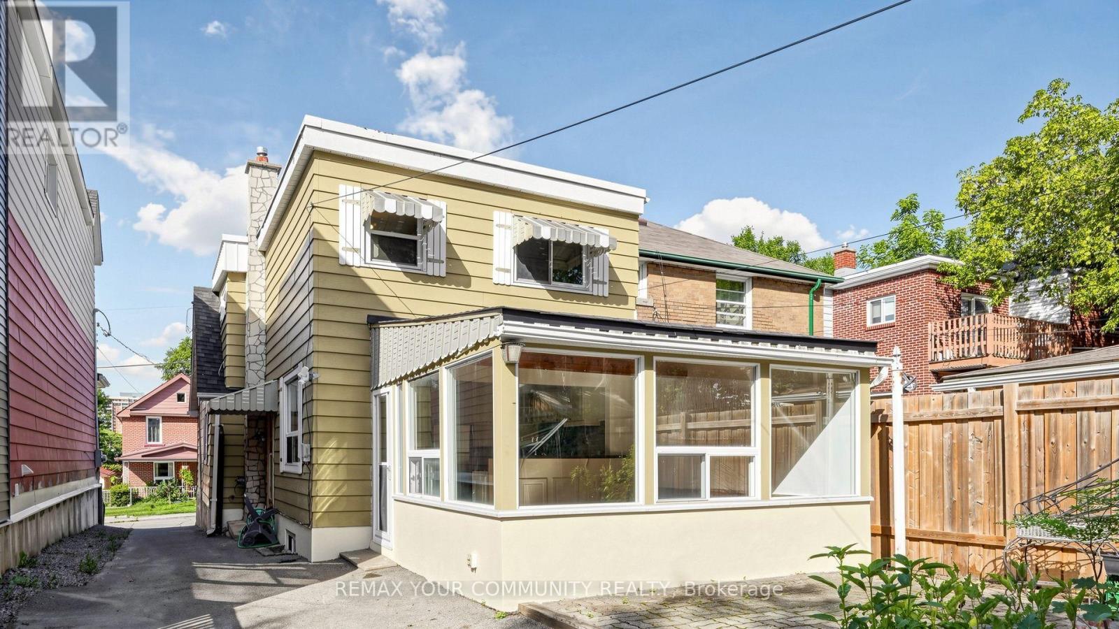 73 ROBINSON AVENUE - 32