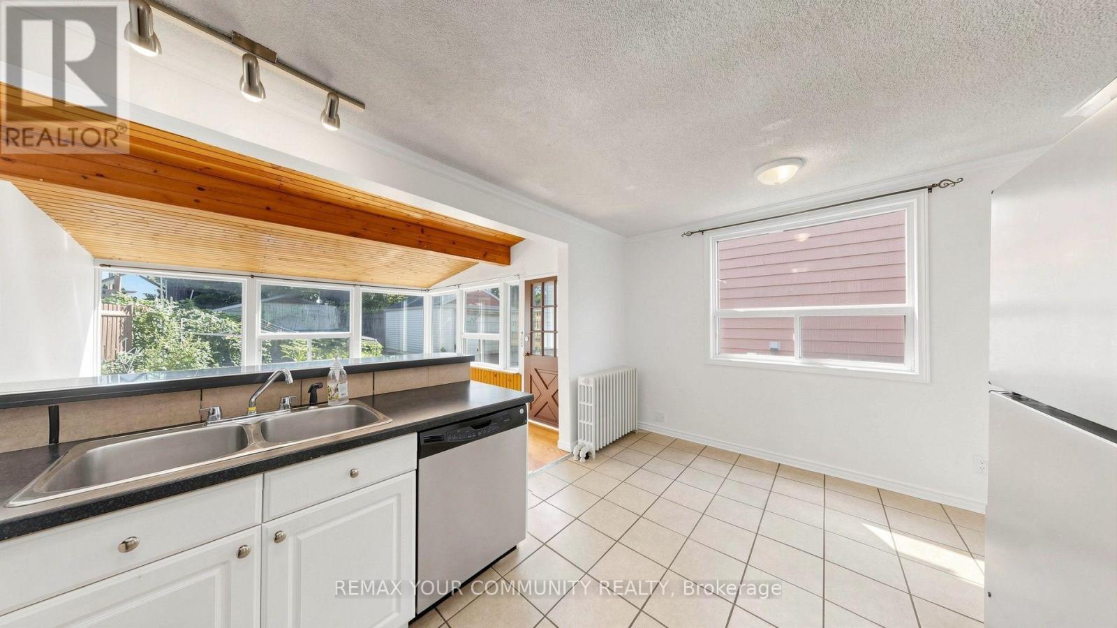 73 ROBINSON AVENUE - 9